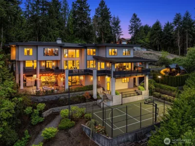 A currently listed home in Bellevue