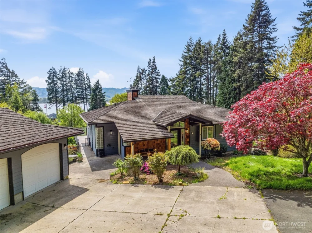 16 Little Cape Horn Road, Cathlamet, WA 98612