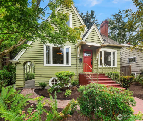 535 74th Street N, Seattle, WA 98103-5134
