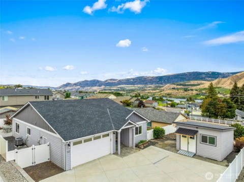 525 Iowa Ave S, East Wenatchee, WA 98802